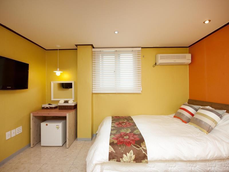 D.H Sinchon Guesthouse Seoul Exterior photo