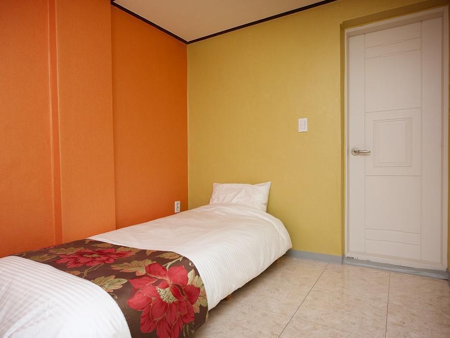 D.H Sinchon Guesthouse Seoul Exterior photo