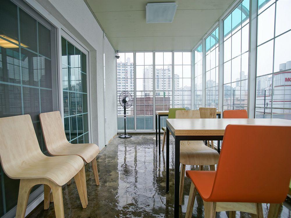 D.H Sinchon Guesthouse Seoul Exterior photo