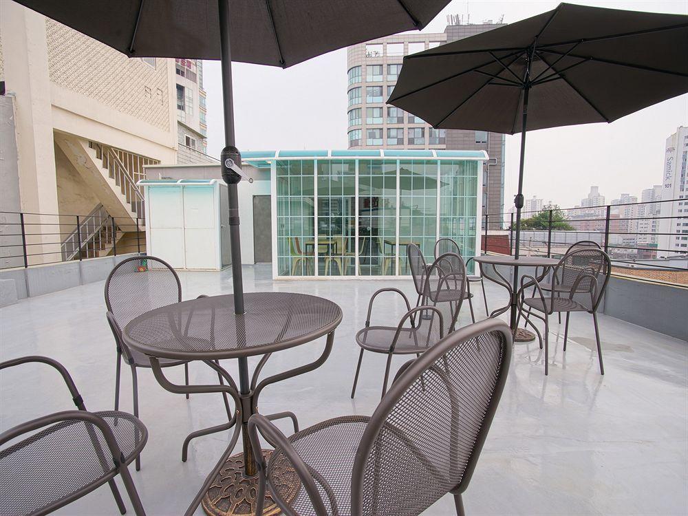 D.H Sinchon Guesthouse Seoul Exterior photo
