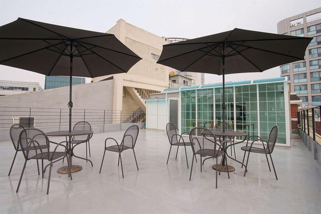 D.H Sinchon Guesthouse Seoul Exterior photo