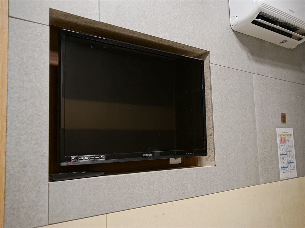 D.H Sinchon Guesthouse Seoul Exterior photo