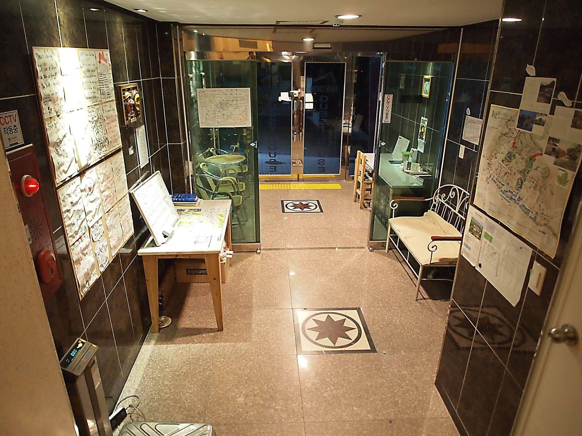 D.H Sinchon Guesthouse Seoul Exterior photo