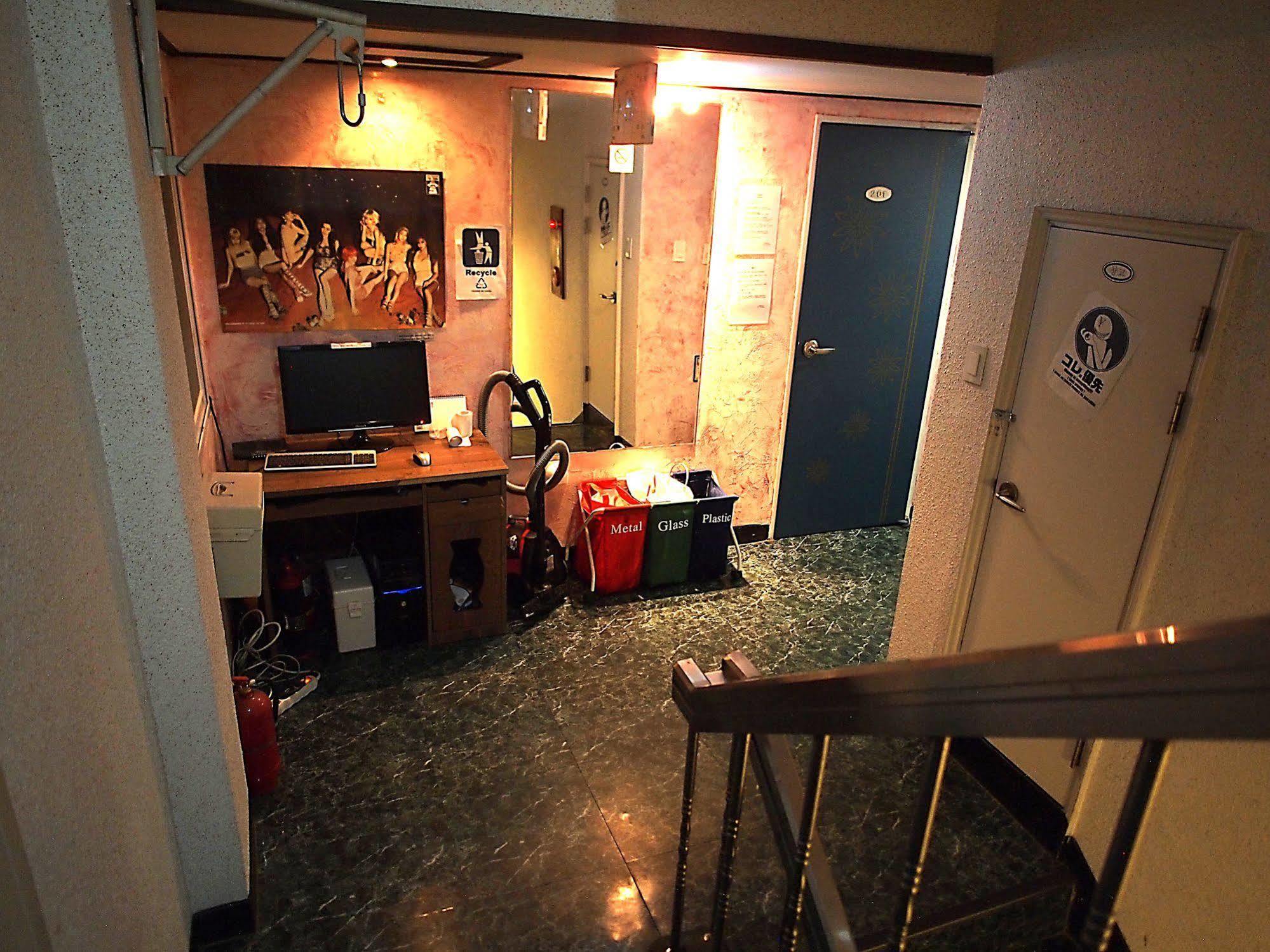 D.H Sinchon Guesthouse Seoul Exterior photo