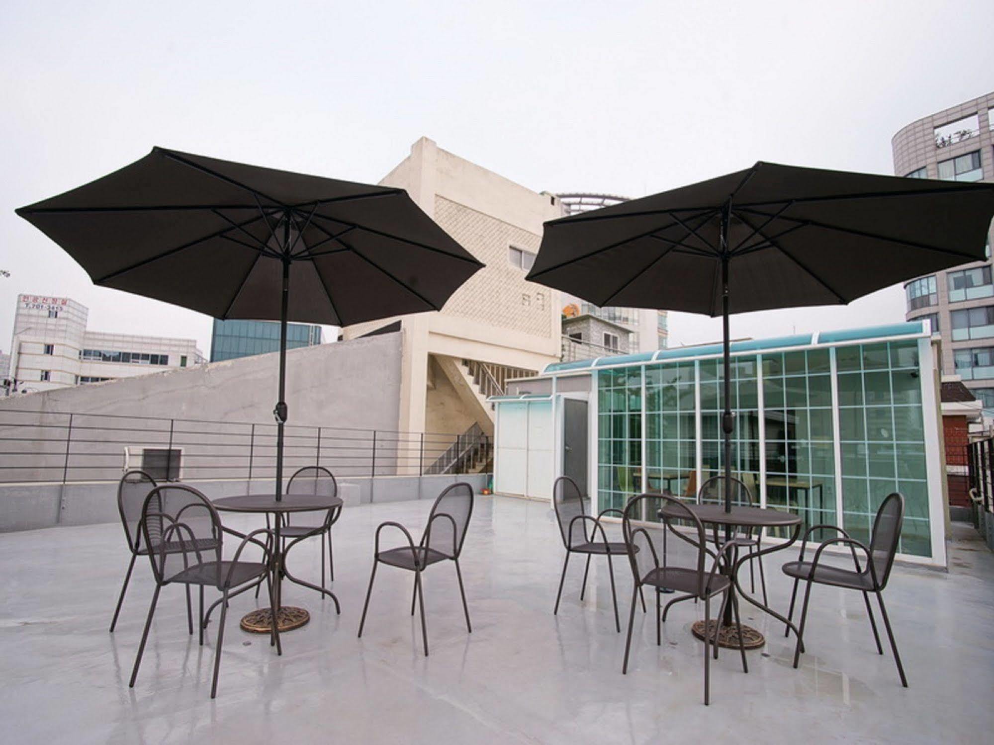 D.H Sinchon Guesthouse Seoul Exterior photo