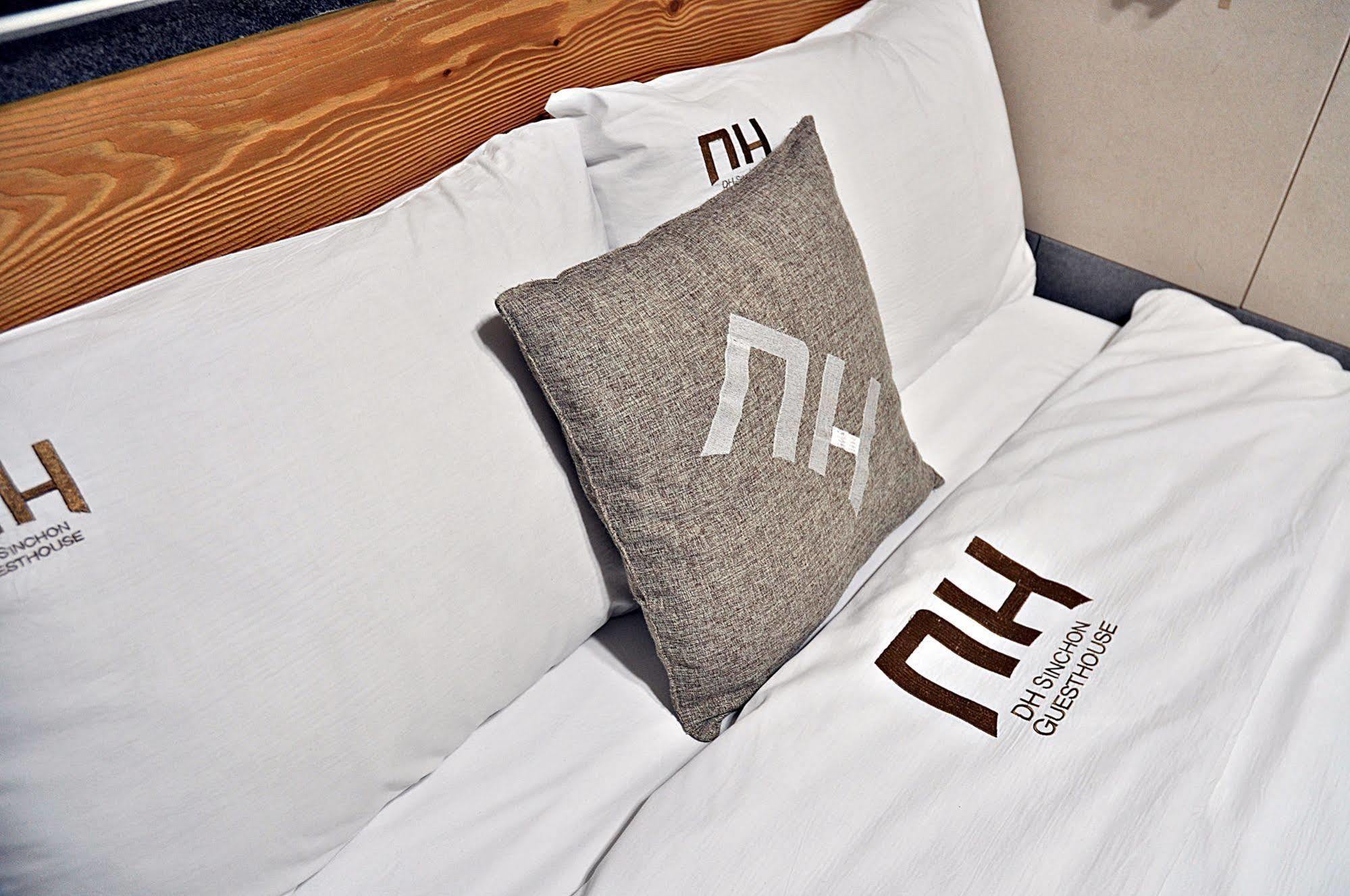 D.H Sinchon Guesthouse Seoul Exterior photo